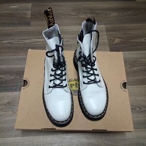 Unisex Dr Martens White Leather Boots with Bouncing Soles And Black Laces NEW!